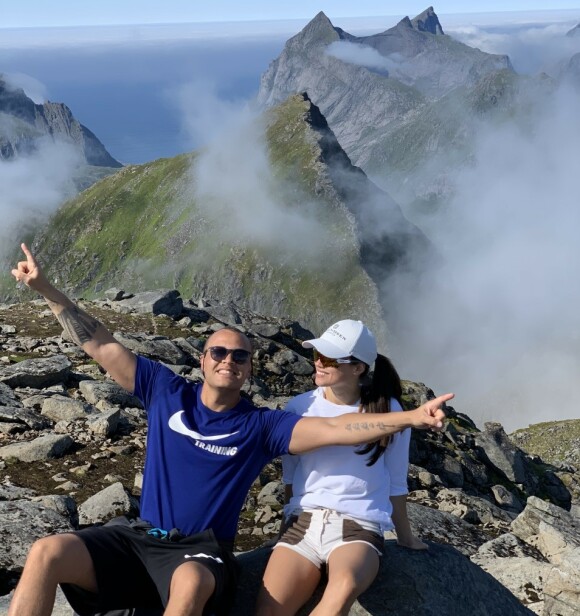 FRIDDE PÅ FJELLTOPP: Kristoffer Tømmerbakke fridde til Rakel på en romantisk fjelltopp i Lofoten, der Rakel kommer fra. Foto: Privat FRIDDE PÅ FJELLTOPP: Kristoffer Tømmerbakke fridde til Rakel på en romantisk fjelltopp i Lofoten, der Rakel kommer fra. Foto: Privat